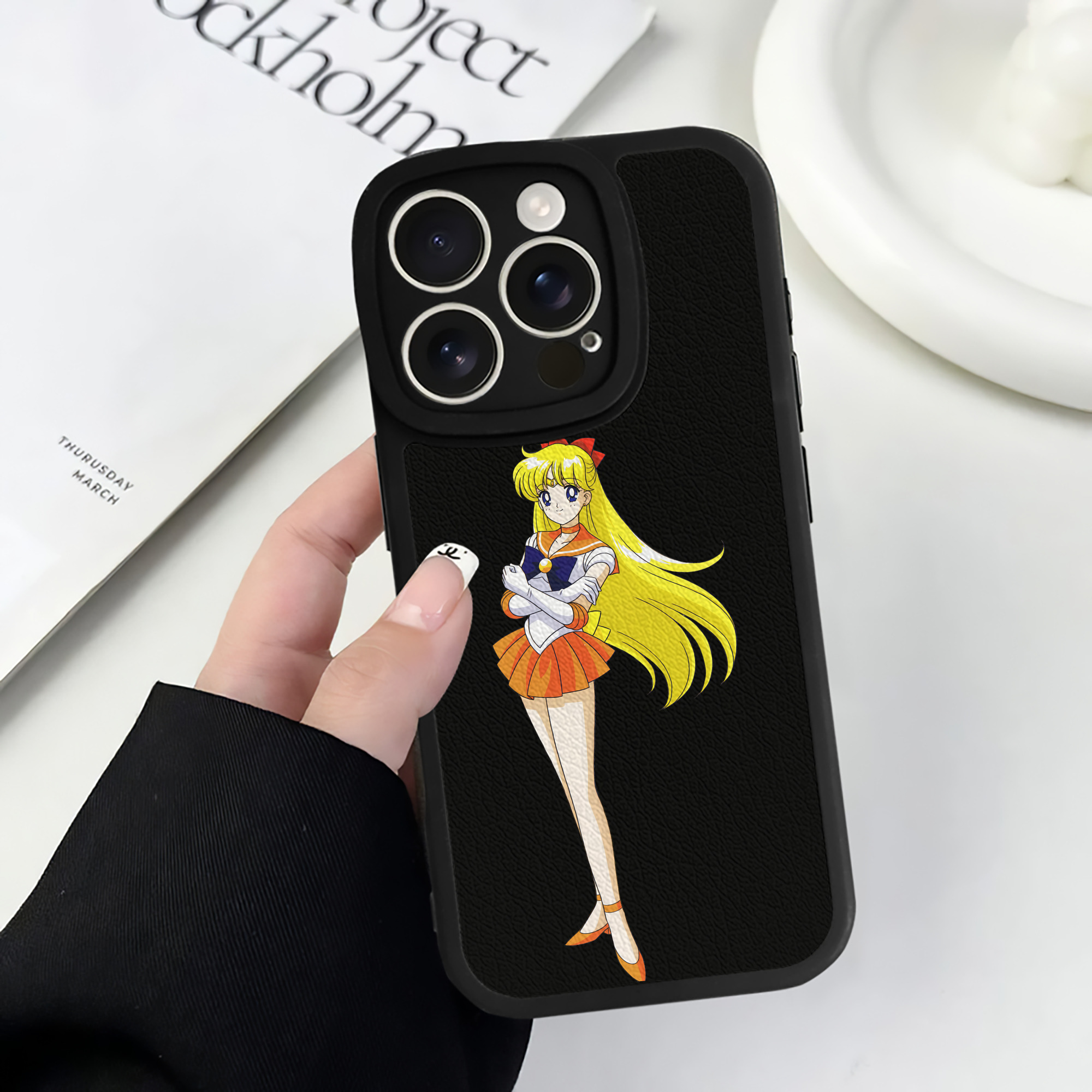 （画像用） 美少女戦士セーラームーン 愛野 美奈子 あいの みなこ Sailor Moon Aino Minako 【iPhone 16シリーズ対応】シリコンスマホケース（レザー調） 材質：シリコン